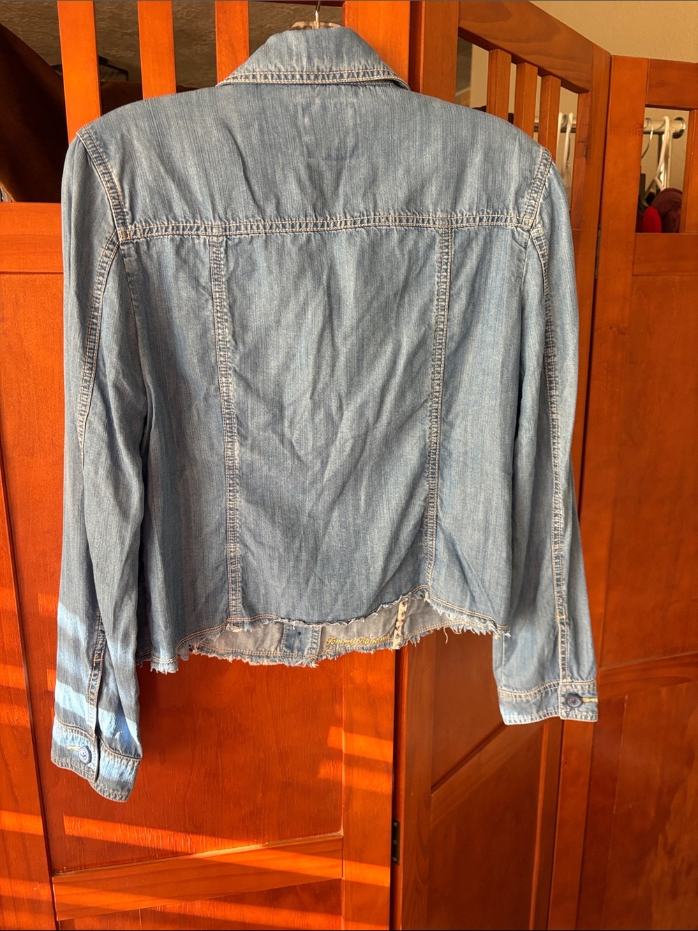 Tommy Bahama Light Wash Distressed Hem Denim Jacket in Lightweight Tencel Fabric - Picture 5 of 7